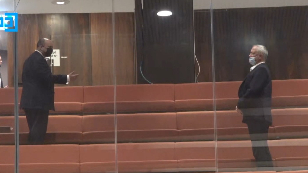 נפתלי בנט ובני גנץ באגף הבידוד בכנסת