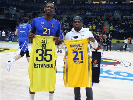 טקס לכבוד האקס. נאנלי (באדיבות פנרבחצ'ה)