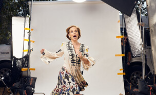 לא מפסיקה להצחיק: גיה באר גורביץ' (צילום: משה נחומוביץ',  קשת 12  )