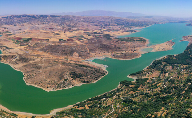 אגם קרעון לבנון  (צילום: kameelRayes, ShutterStock)