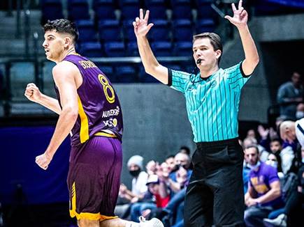 חולון התעוררה ברבע השלישי (עודד קרני)