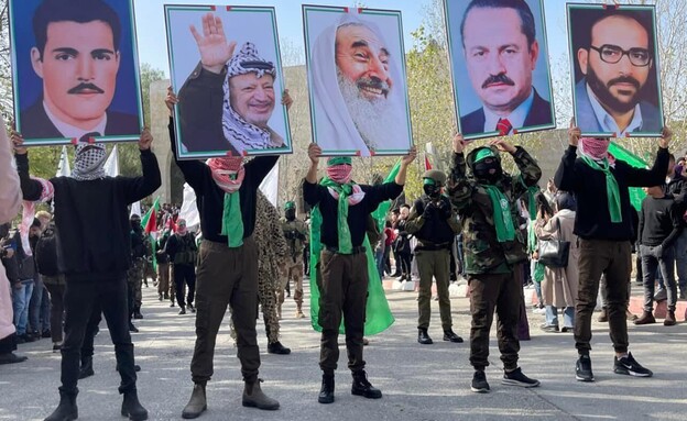 Manifestation militaire du Front populaire à l'Université de Bir Zeit