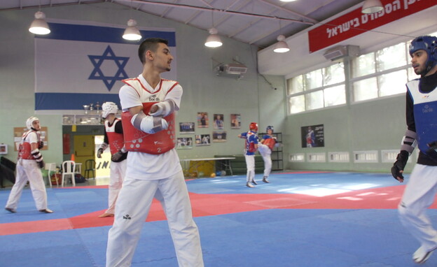 אסף יסעור, אלוף העולם בטקוואנדו (צילום: חדשות 12)