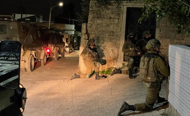 כוחות צה"ל ממפים את ביתם של המחבלים מהפיגוע בחומש (צילום: דובר צה"ל)