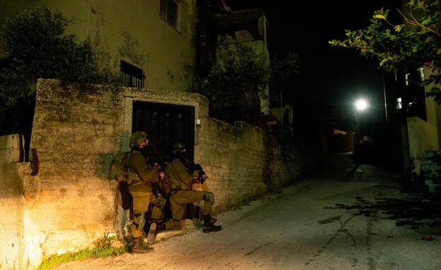 כוחות צה"ל ממפים את ביתם של המחבלים מהפיגוע בחומש (צילום: דובר צה"ל)