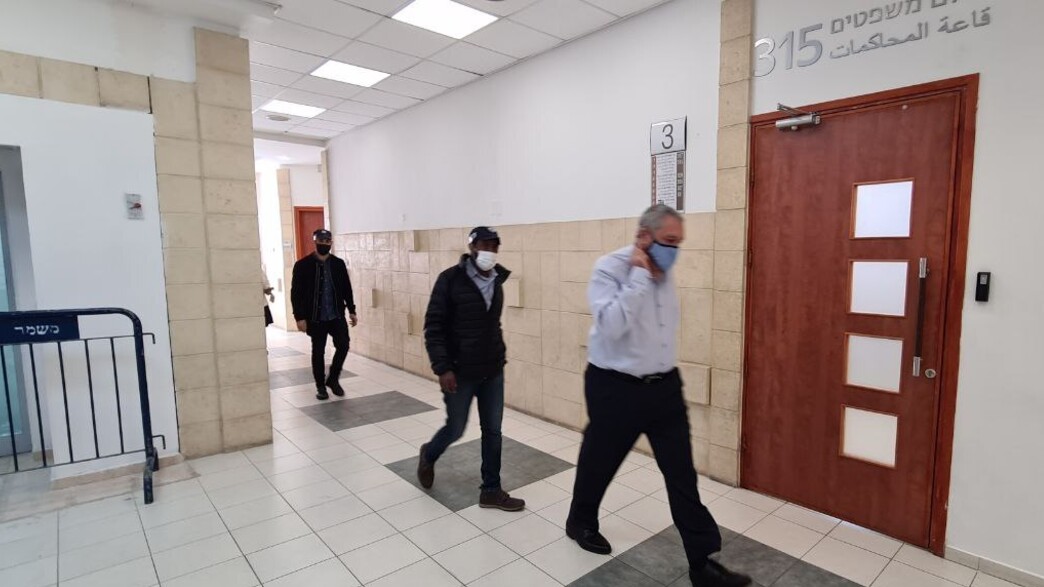 ניר חפץ מגיע לבית המשפט המחוזי מלווה במאבטחים  ניר חפץ מגיע לבית המשפט המחוזי מלווה במאבטחים