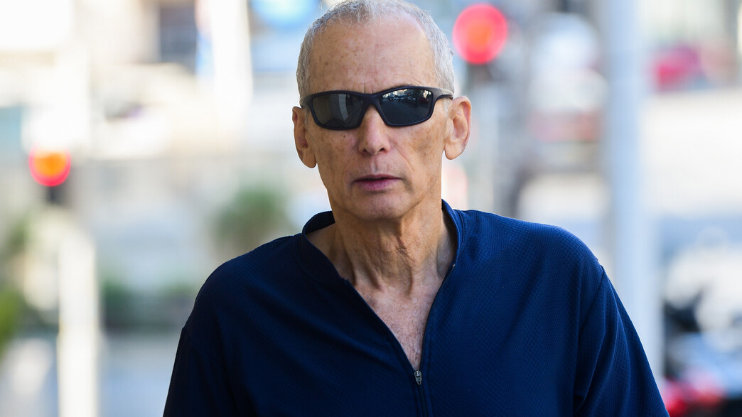 השר לביטחון הפנים עמר בר לב עם משקפיים השר לביטחון הפנים עמר בר לב עם משקפיים