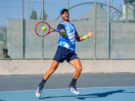 עידן לשם. התחרות הגדולה של עוליאל (אלכס גולנדשטיין, מרכז הטניס) (צילום: ספורט 5)