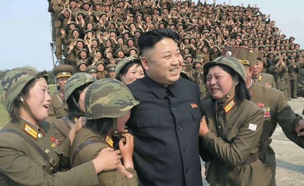 North Korean Army Fighters Together with Leader Kim Jong Un (Photo: Pen News)