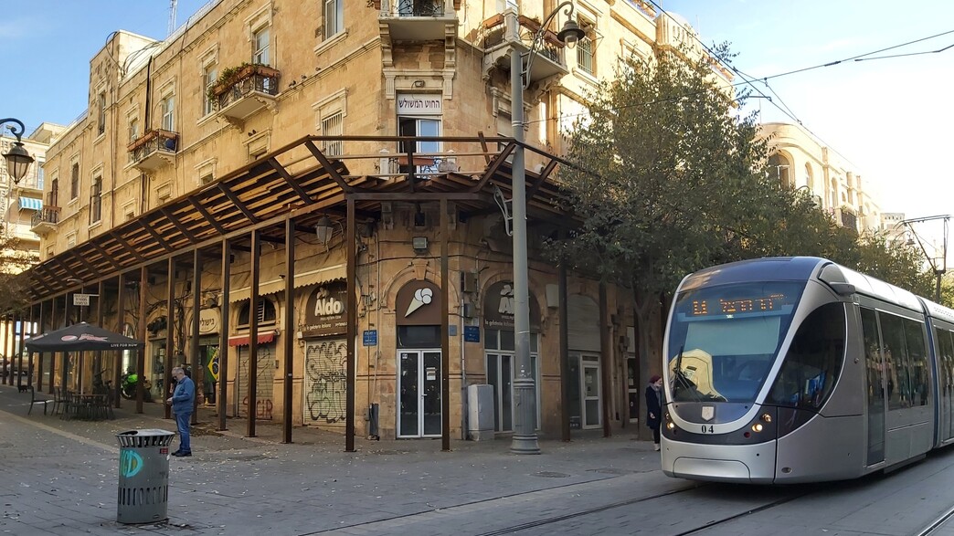 המרפסת של בגין - אריאלה אפללו המרפסת של בגין - אריאלה אפללו