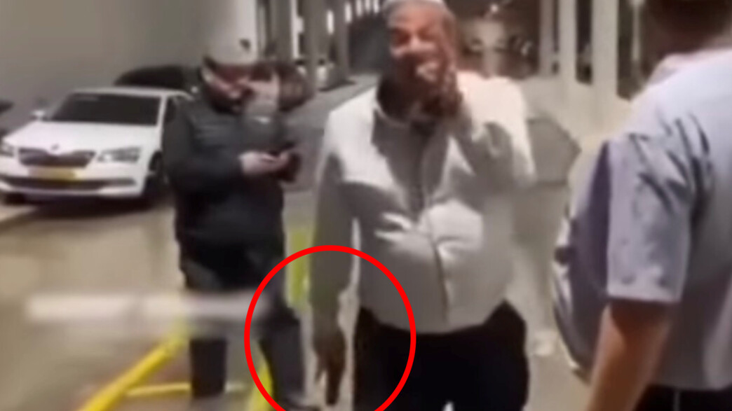 בן גביר מאיים באקדח