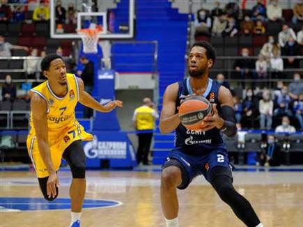 הקבוצה שלו נראית טוב. לויד (GETTY)