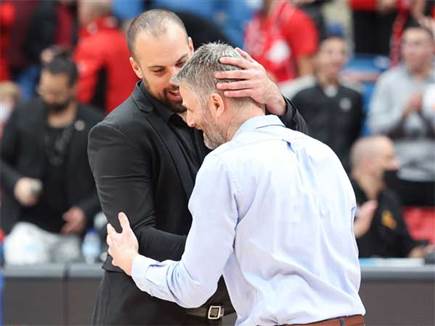 אחד למעלה ואחד למטה (מנהלת הליגה, דני פורת)