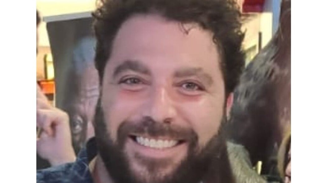 יוצר "בני אור" גיא בלילה יוצר "בני אור" גיא בלילה