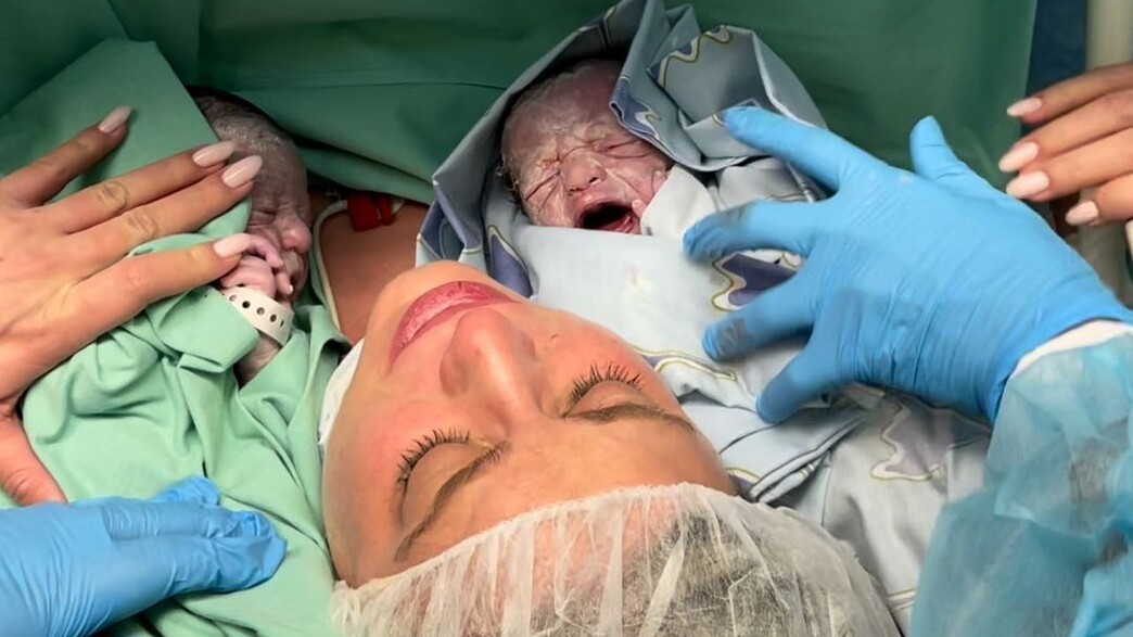 יוכי אפוליאון ילדה תאומים יוכי אפוליאון ילדה תאומים