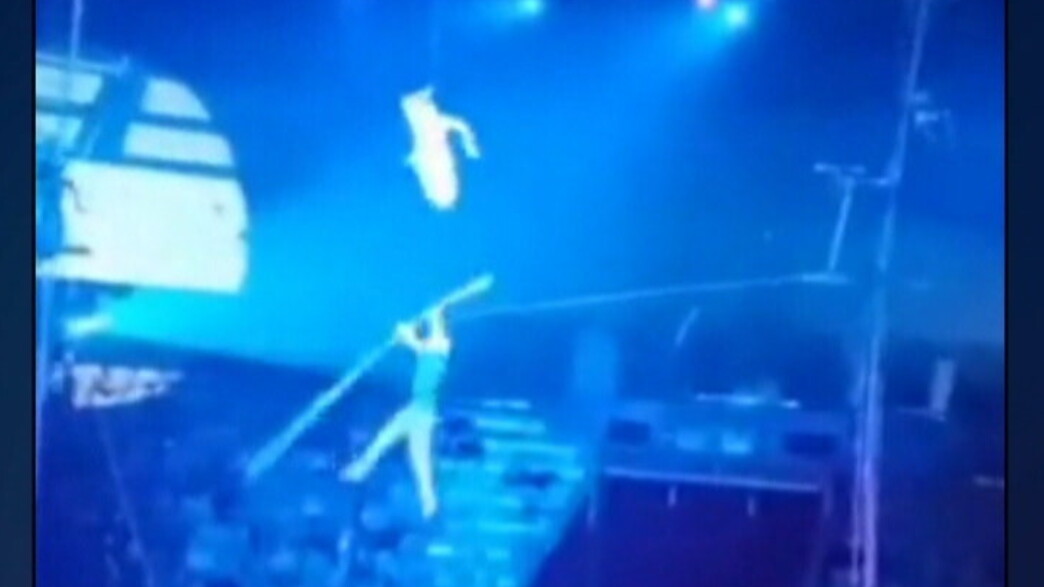 לוליין ברוסיה מועד ונופל מגובה של כ-7 מטר