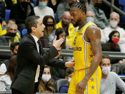 ספרופולוס וג'יילן ריינולדס. משחק שלא ירצו לזכור (אלן שיבר)