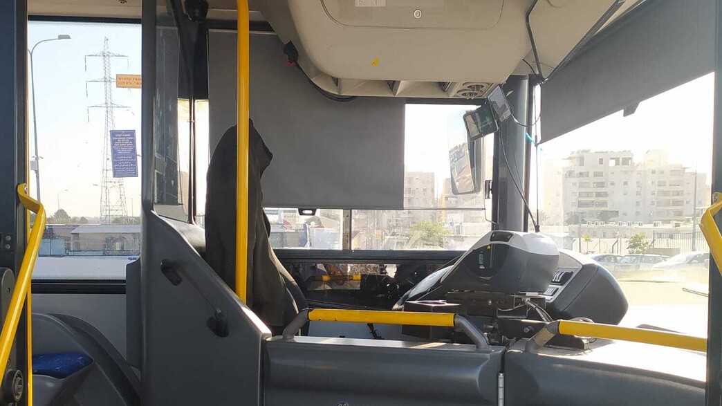 סביבת עבודה באוטובוס ללא מחיצה