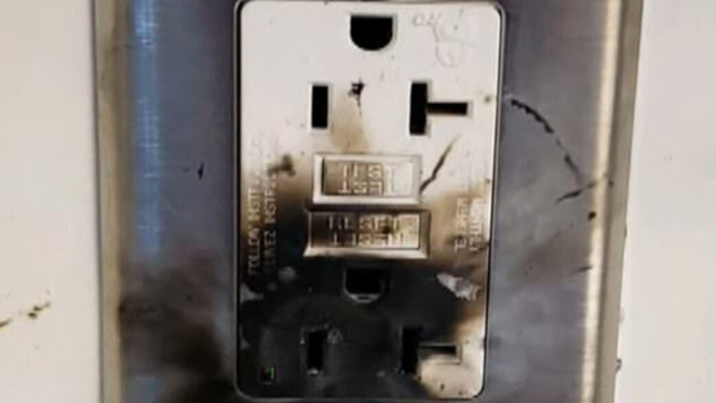 שקע חשמל שנשרף שקע חשמל שנשרף