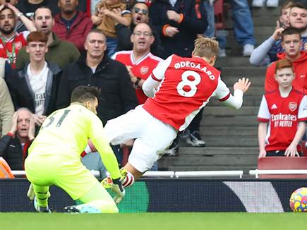 וכמעט נשרק נגדה פנדל (getty)