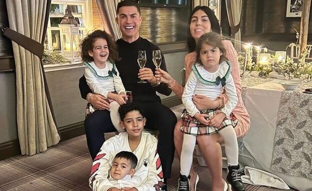 כריסטיאנו רונאלדו עם משפחתו וילדיו (צילום: אינסטגרם)