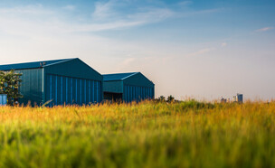 מחסן, שדה חקלאי (צילום: shuttetstock)