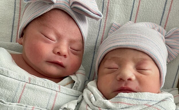 התינוקות איירין ואיילין, תאומות שנולדו בשנים שונות (צילום: Natividad Medical Center, SKY NEWS)
