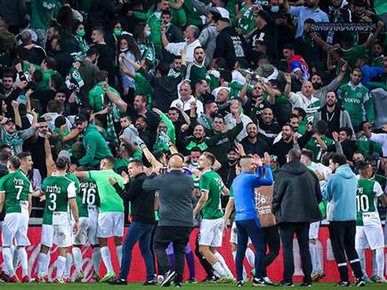 חגיגה בירוק (מאור אלקסלסי)