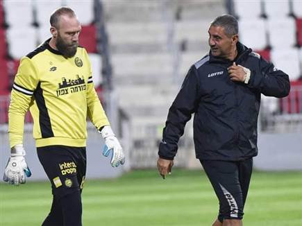 לצד עופר בסון (האתר של מכבי נתניה)