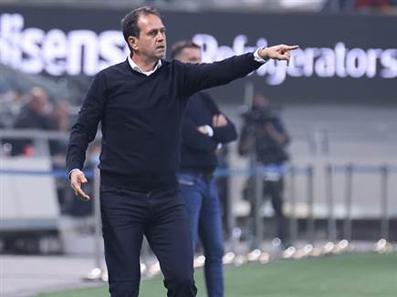 רוני לוי. אולי כן צריך את הכדור בשביל לנצח? (דני מרון)