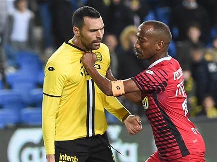 עצבים (ברני ארדוב)