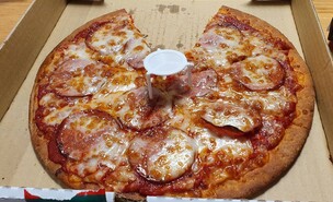 פיצה מופחתת פחמימות, פאפא ג'ונס (צילום: צילום ביתי, mako אוכל)