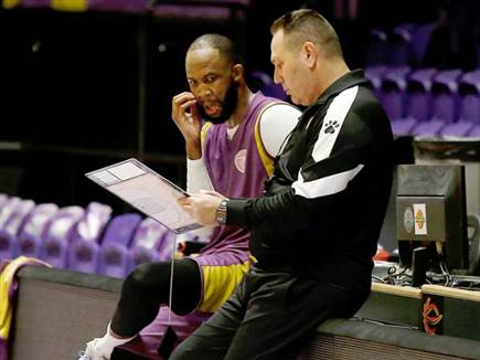 החלו בהכנות. גודס וג'ונסון (אלן שיבר)