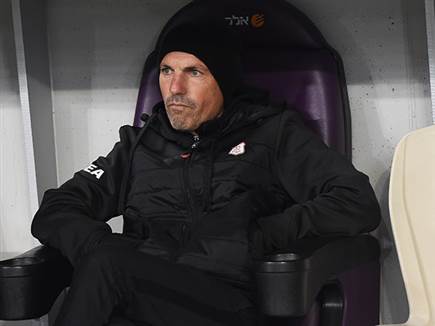 האוהדים לא מרוצים. אריה (ברני ארדוב)