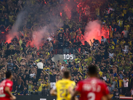 אוהדי מכבי תל אביב בדרבי מול הפועל תל אביב (צילום: אורן בן חקון, פלאש 90)