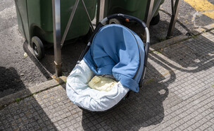 תינוק נטוש, אימוץ (צילום: shutterstock)