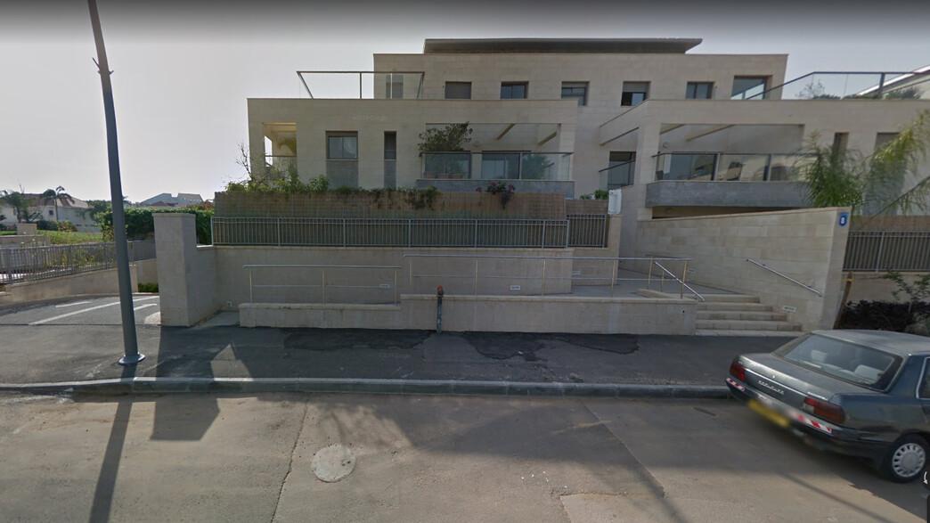 דירה ברחוב שמיר משה 8 בהרצליה (צילום: google earth)