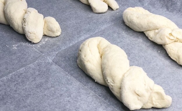 בצק לחם שום מלופף