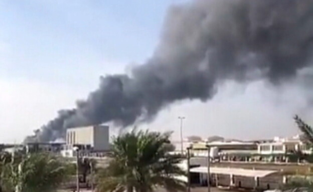 עשן סמוך לשדה התעופה באבו דאבי (צילום: טוויטר)