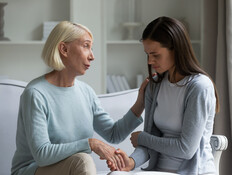 אמא ובת, קשישה ובתה