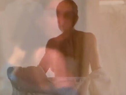 אניה בוקשטיין בקליפ חדש "עד שבא הבוקר" (צילום: צילום מסך מתוך הקליפ "עד שבא הבוקר" )