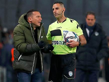 ונראה עצבני כמו שמעולם לא נראה (צילום: אלן שיבר)