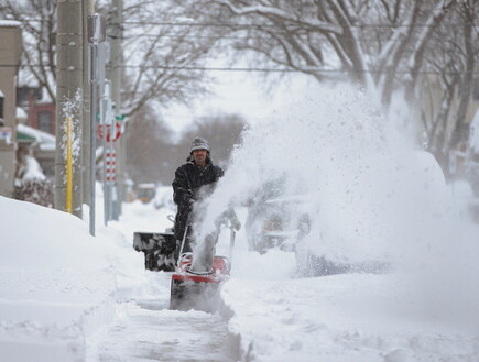 סופה ושלג כבד בקנדה (צילום: Reuters)