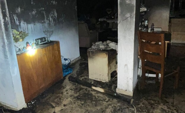 אישה נהרגה בשרפה בדירה ברחובות (צילום: דוברות כיבוי והצלה)