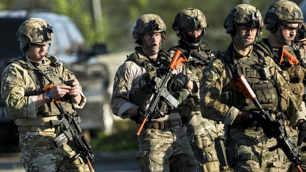 צוות ביחידה (צילום: BRENDAN SMIALOWSKI/AFP , GettyImages)