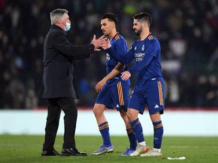 קרלו אנצ'לוטי. דפיקות הלב שלו נמשכו עד לשניות הסיום (GETTY)