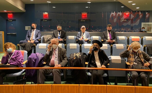 ניצולי שואה ומנכ"ל פייזר אלברט בורלא בעצרת האו"ם (צילום: משלחת ישראל לאו״ם)