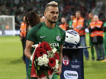 בסוף, חזר גם לקבוצת נעוריו. בוזגלו במדי מכבי חיפה (צילום: אלן שיבר)