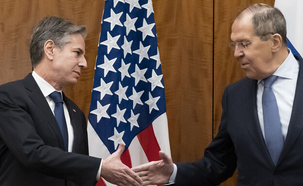 שר החוץ האמריקני אנתוני בלינקן ושר החוץ הרוסי סרגיי לברוב (צילום: ap)
