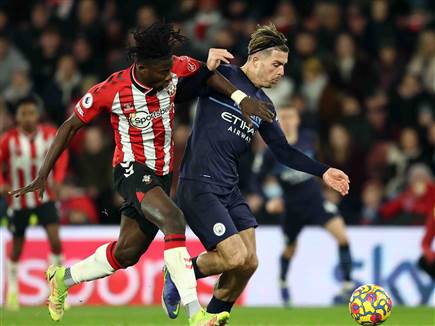 גריליש וסיטי התקשו מול ההגנה האדום-לבן (Getty)